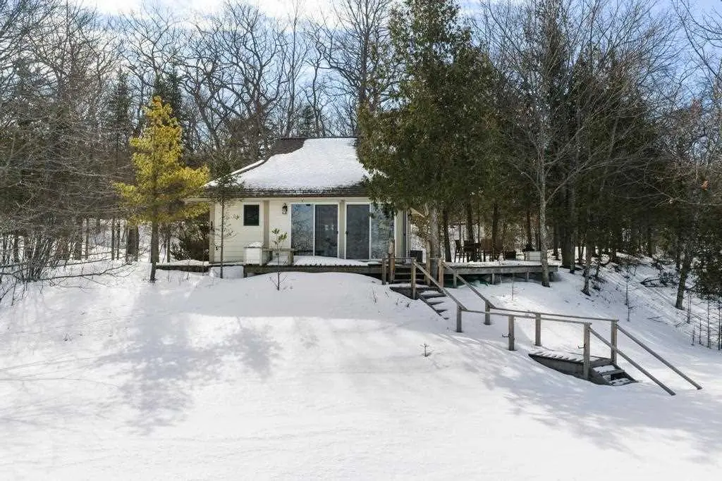 9662 Ivan Street, Harbor Springs