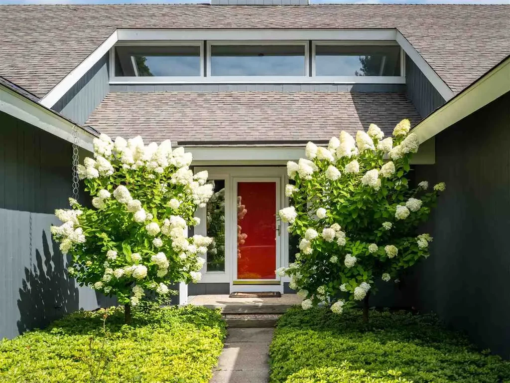 2292 Pinecrest, Harbor Springs