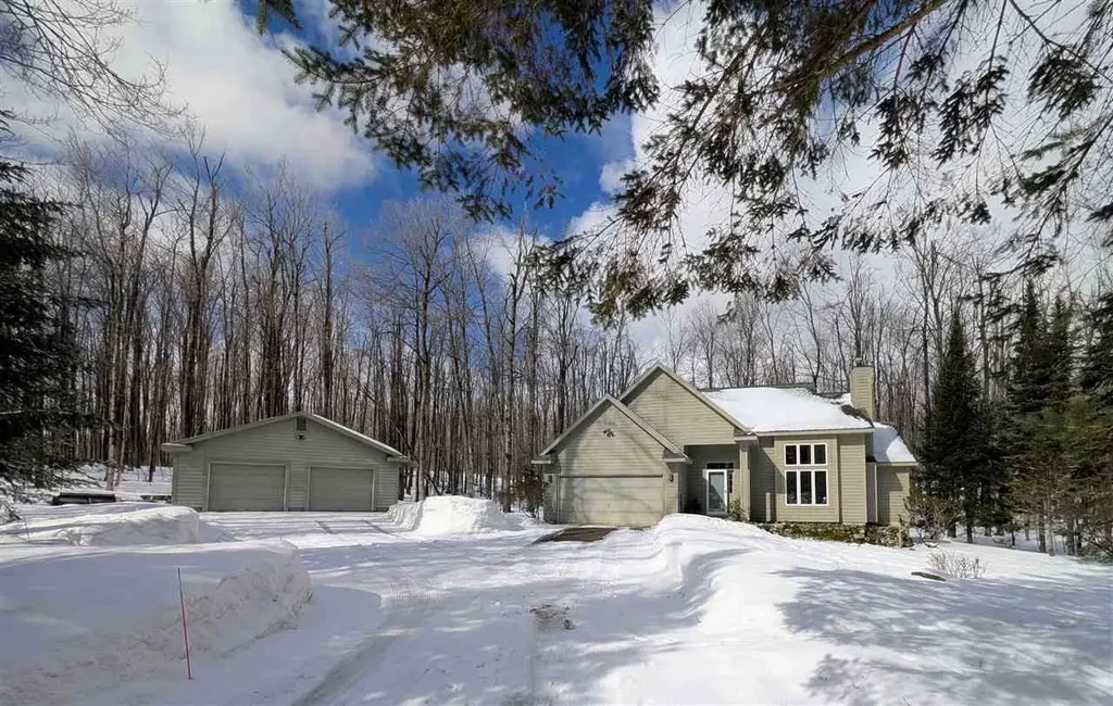 6019 Forest Ridge Lane, Harbor Springs