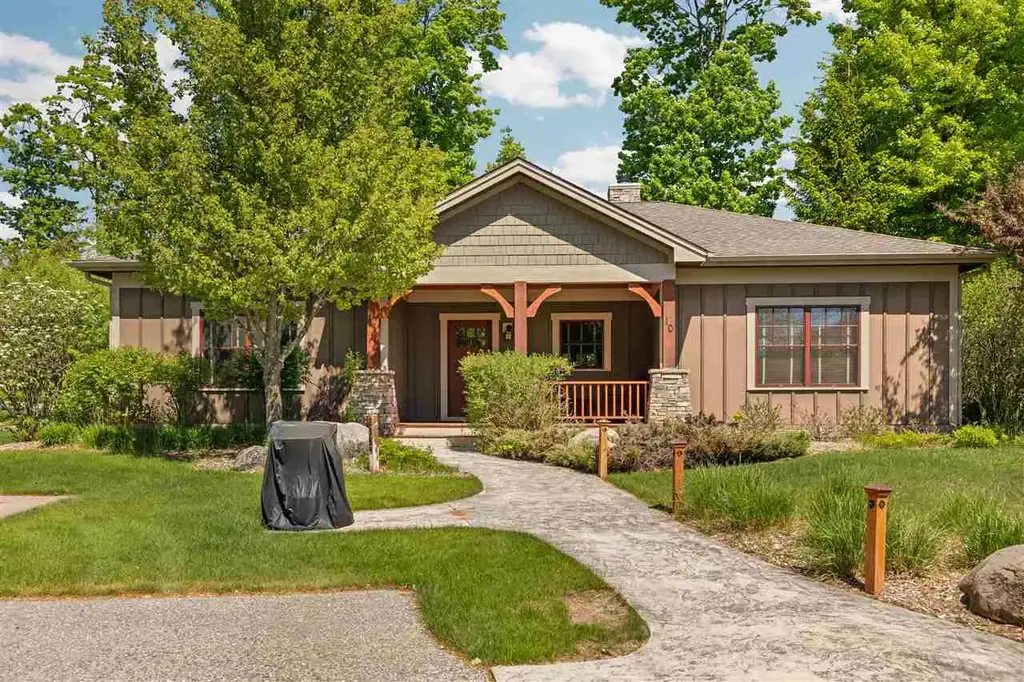 2585 Cottage Lane, Harbor Springs