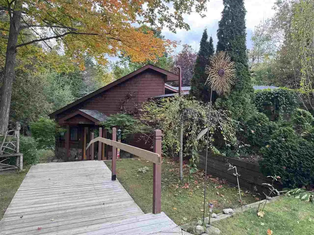 4230 S Us 31, Charlevoix