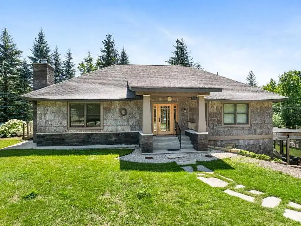5546 Valley Road, Alanson
