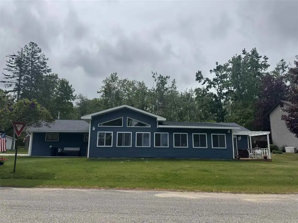 15105 Beaumont Drive, Cheboygan