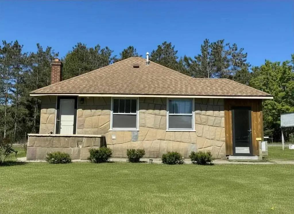 6325 Paradise Trail, Carp Lake