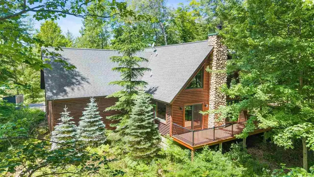 2403 Schroeder Road, East Jordan