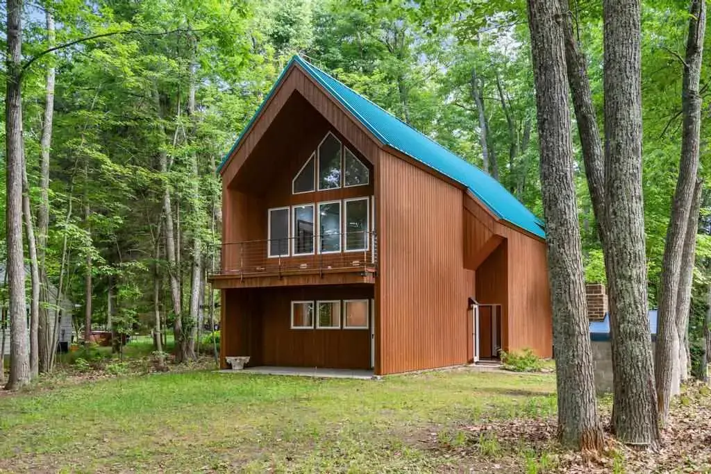 8063 S Lake Shore Drive, Harbor Springs