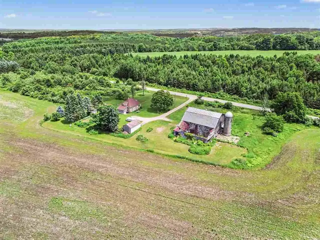 7615 Pleasant Hill Road, Ellsworth