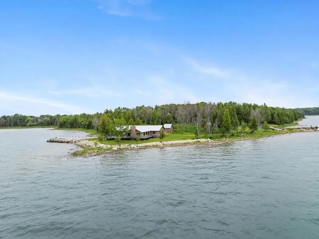 14851 E Burnt Island, Drummond Island