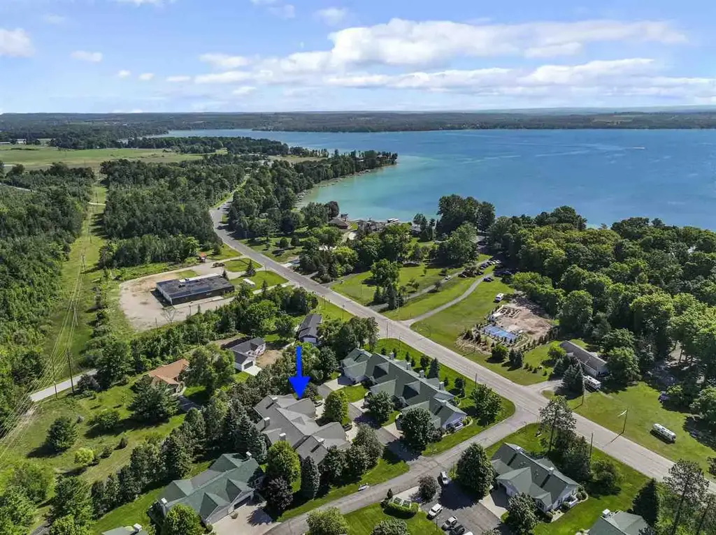 608 Meadowview Lane, Elk Rapids