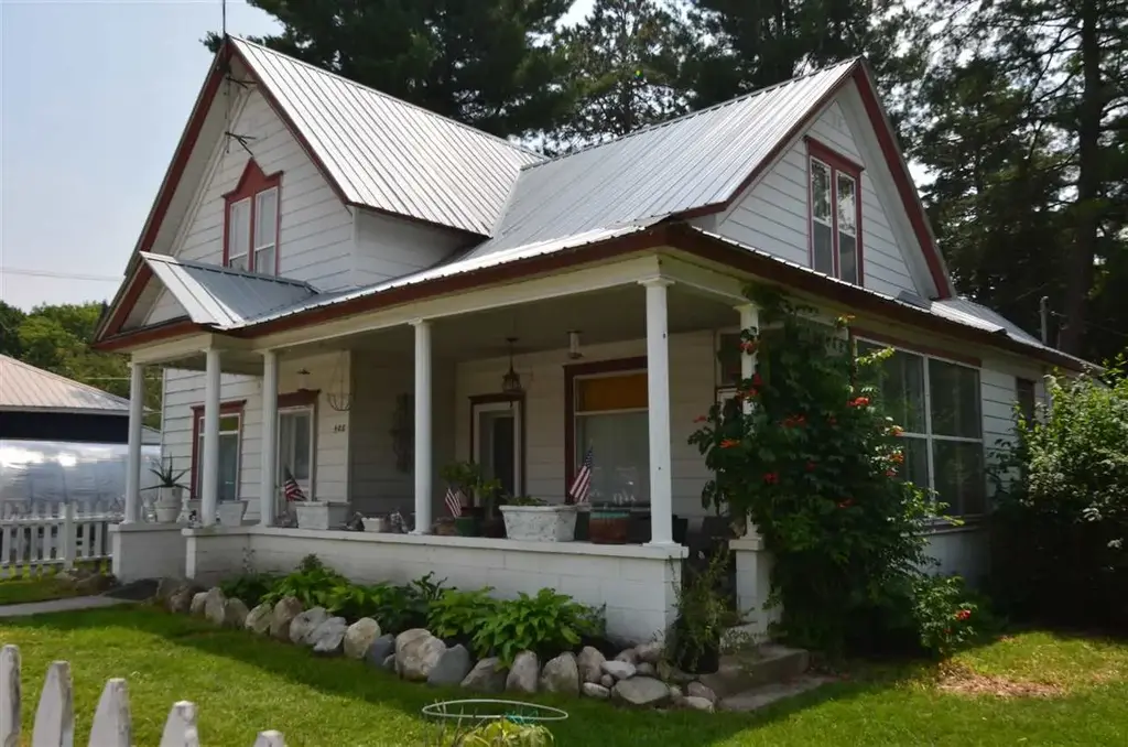 408 Williams Street, East Jordan