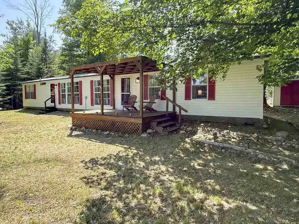 26690 Pat's Road, Beaver Island