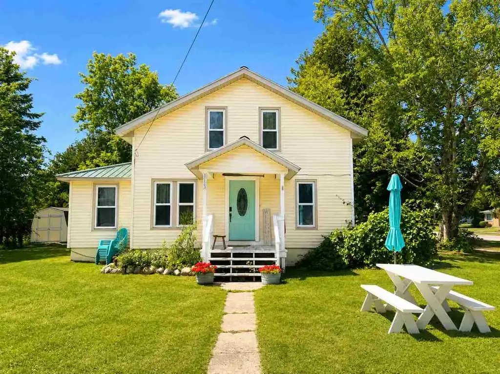 113 Ducharme Street, Mackinaw City