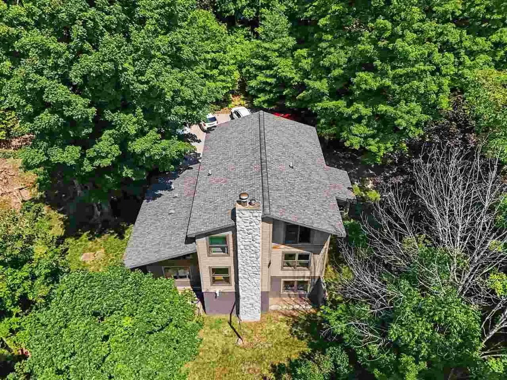 10460 Camp Road, Central Lake
