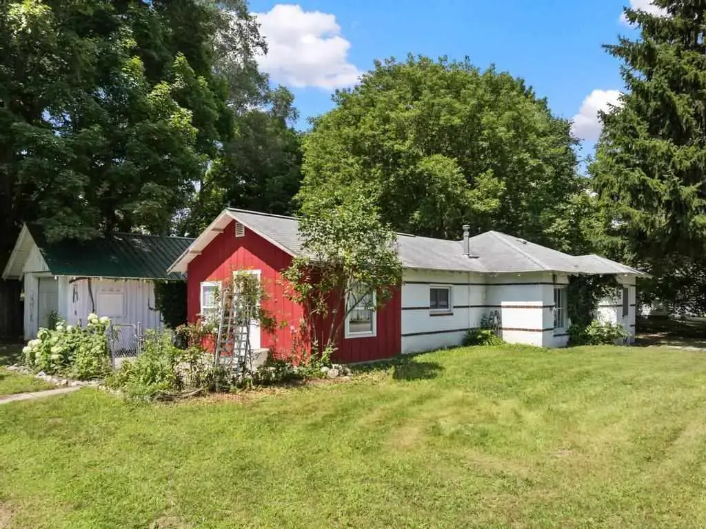 2037 S Main Street, Central Lake