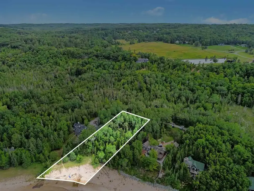 6802 Windemere Drive, Harbor Springs