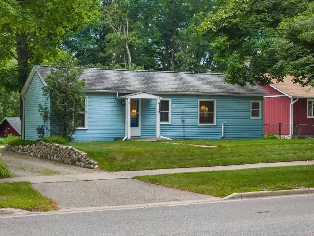 418 E Lake Street, Harbor Springs