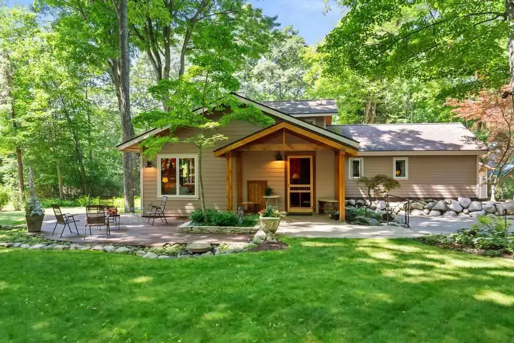 1217 N Lake Shore Drive, Harbor Springs