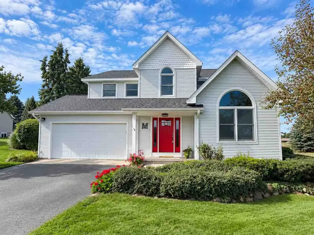 860 Evergreen Ct, Petoskey