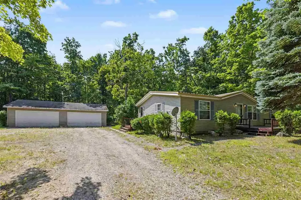 9080 Cedarhurst Drive, Cheboygan