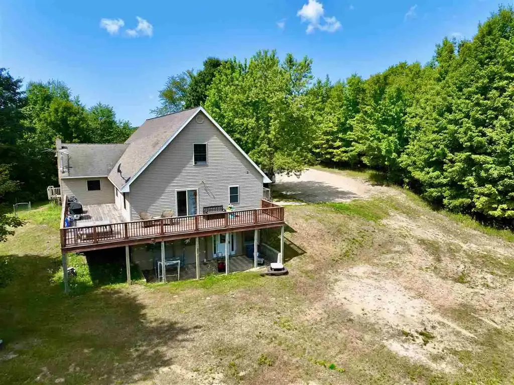 2780 Mountain Road, East Jordan