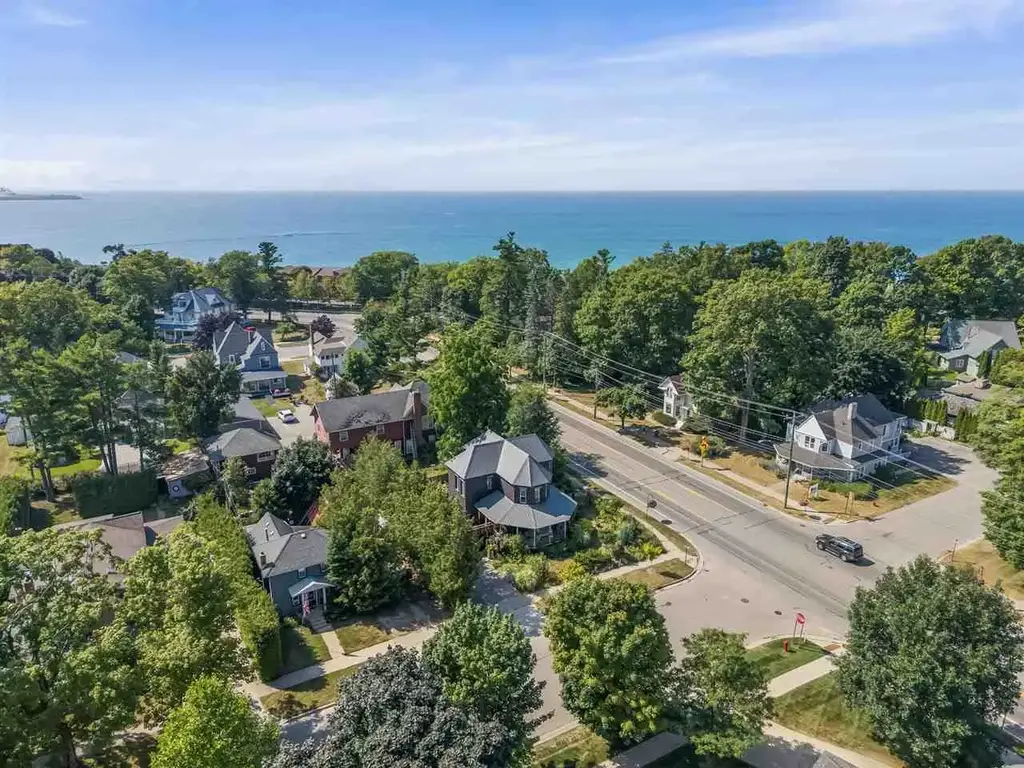 108 Petoskey Avenue, Charlevoix