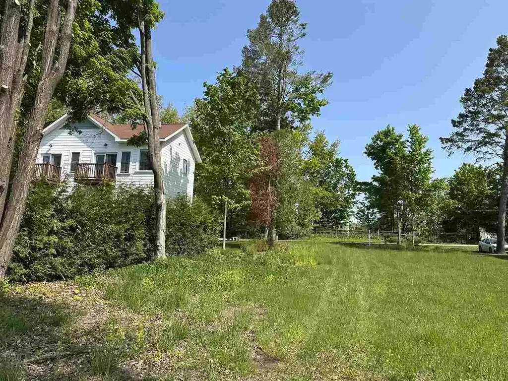 443 W Summit Street, Harbor Springs