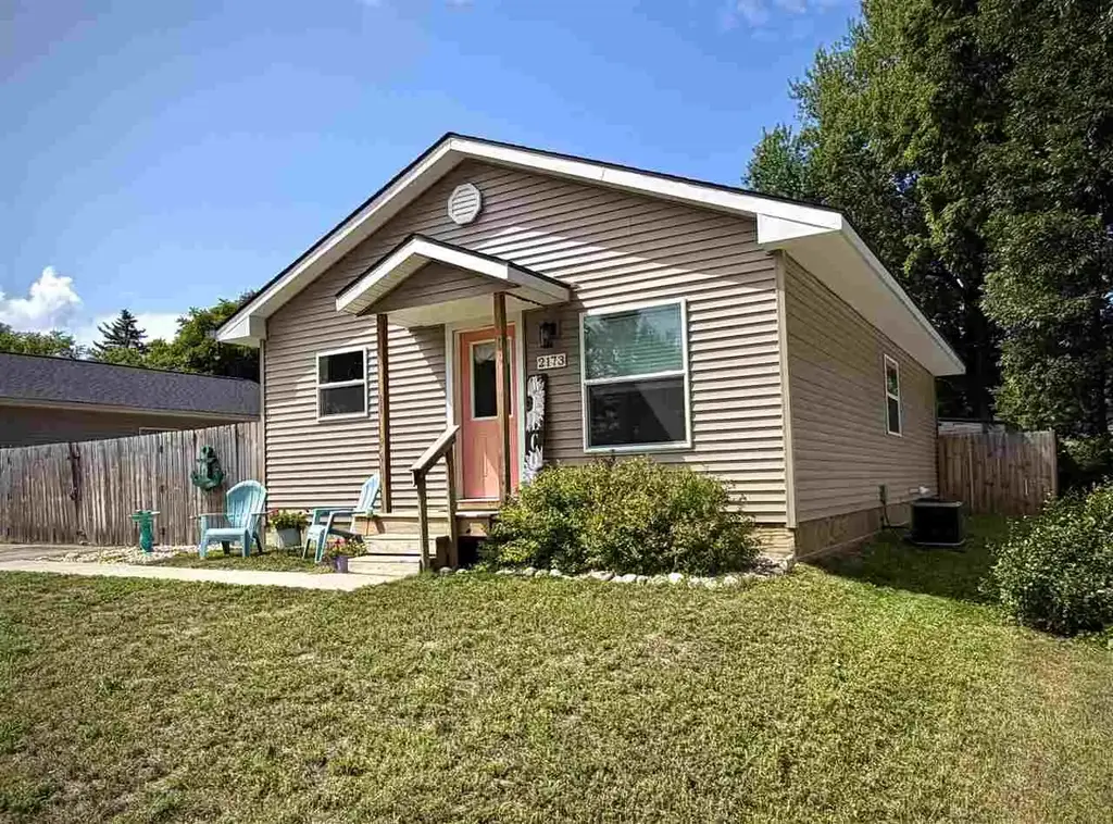 2173 West Street, Central Lake