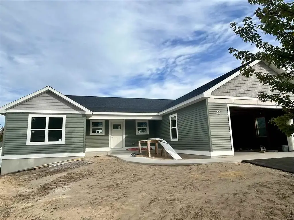 773 Red Oak Way, Petoskey