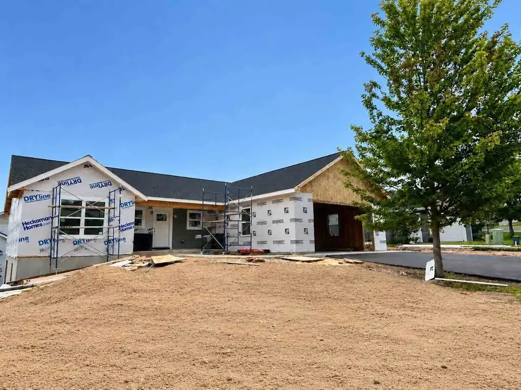 773 Red Oak Way, Petoskey