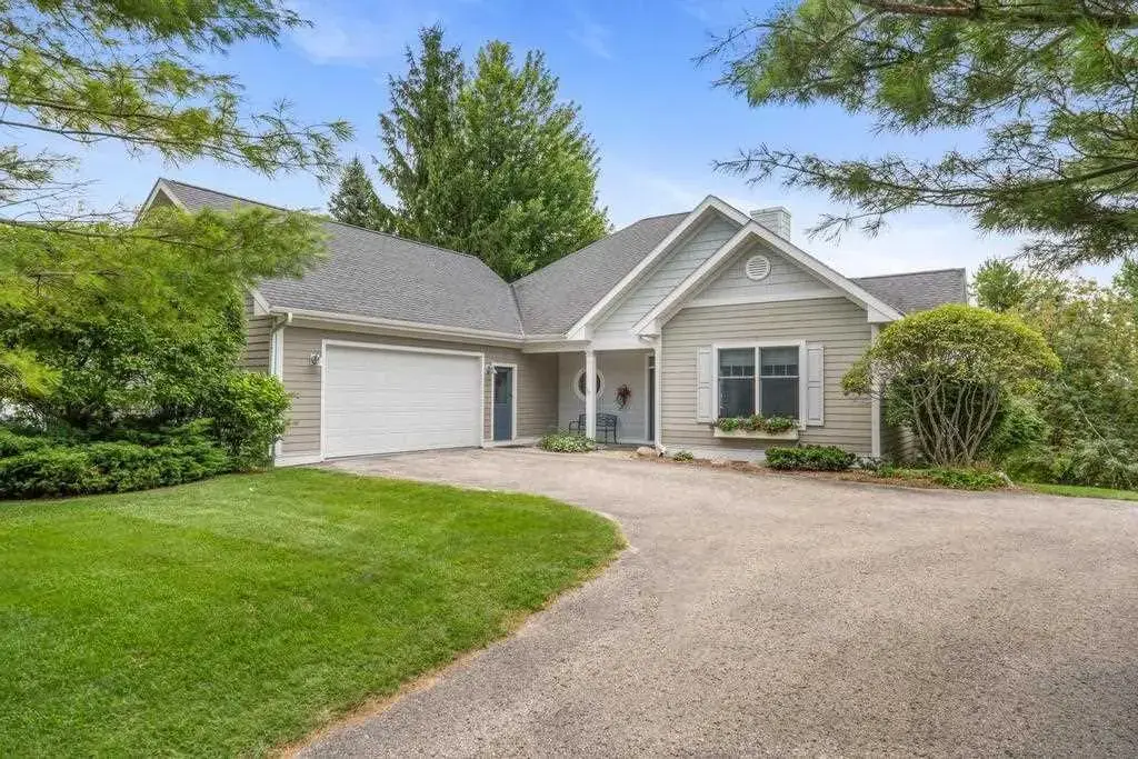 4171 Lakeview, Harbor Springs