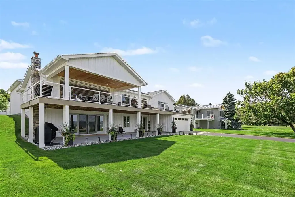4906 Lakeshore Road, Boyne City