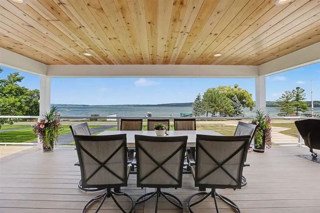 4906 Lakeshore Road, Boyne City