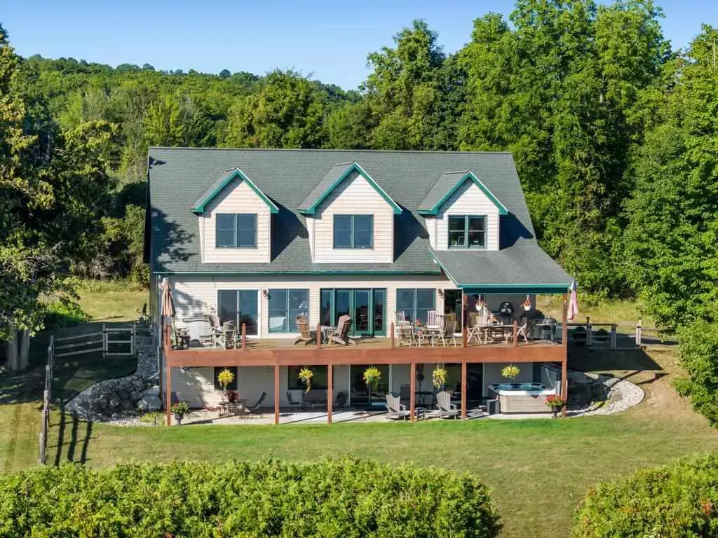750 Bluewater Trail, Boyne City