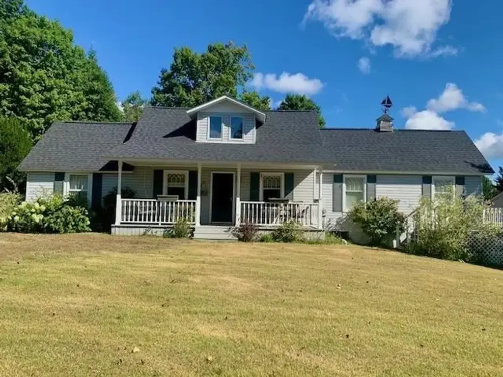 7923 Ferry Road, East Jordan