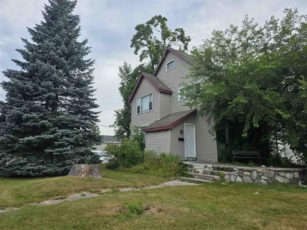 302 N Center Avenue, Gaylord
