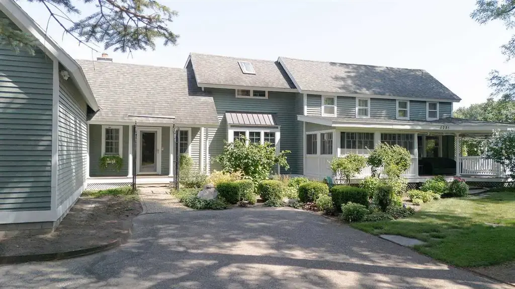 4251 Terpening, Harbor Springs