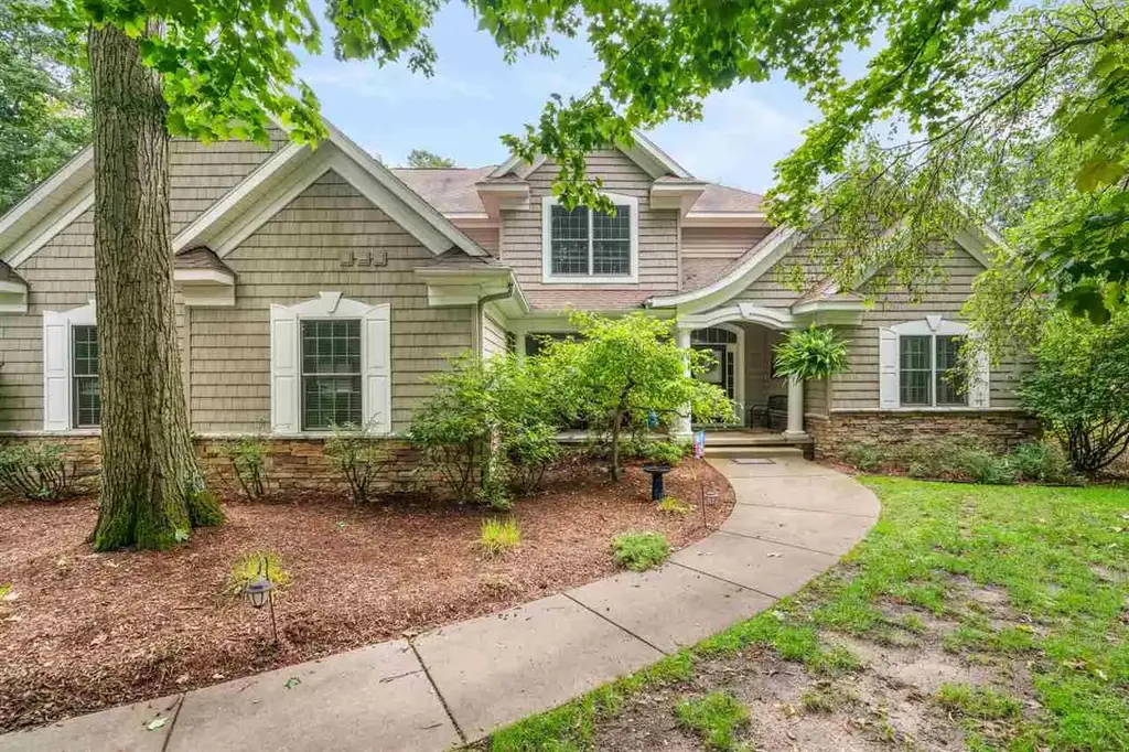 2563 Woodside Drive, Petoskey