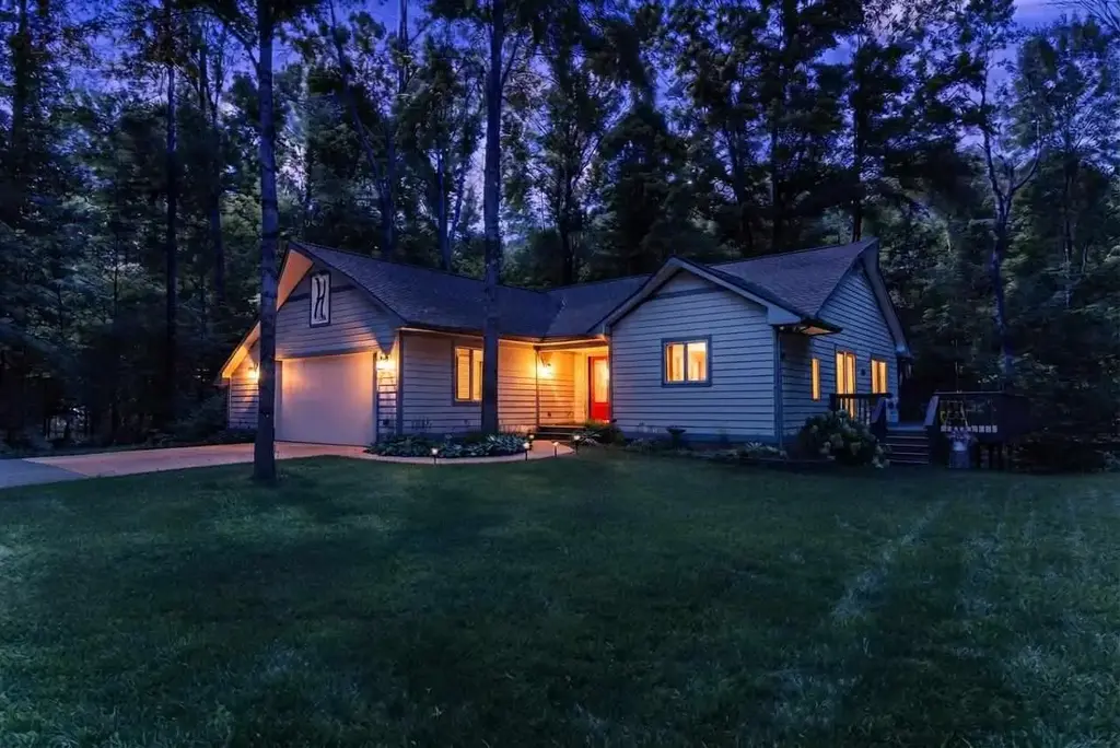 8308 Ridgeway Road, Petoskey