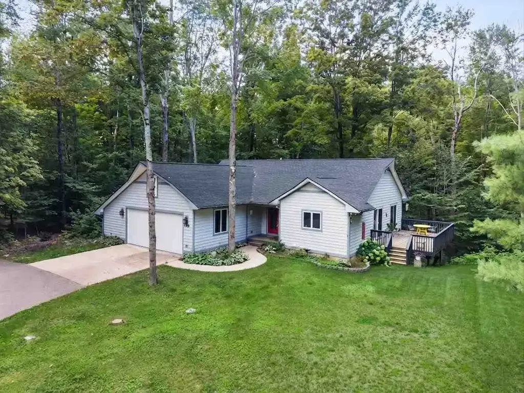8308 Ridgeway Road, Petoskey