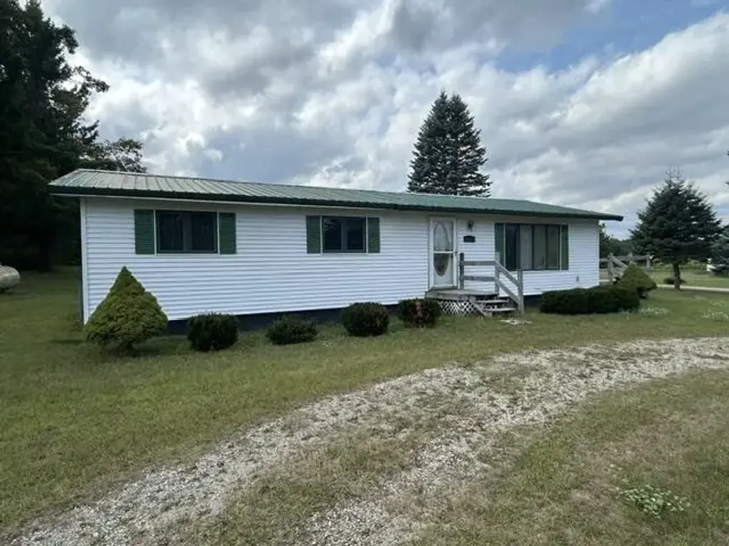 3802 Euclid Avenue, Brutus