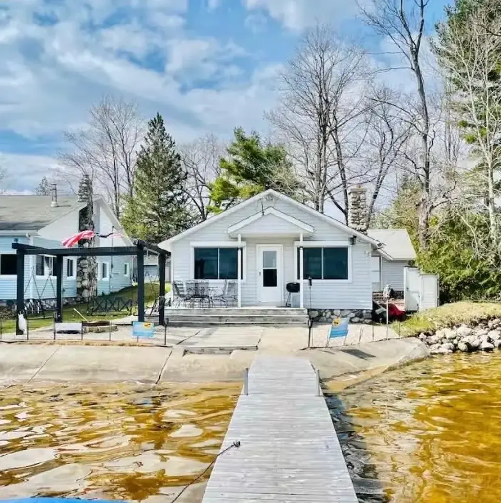 6080 Paradise Trail, Carp Lake