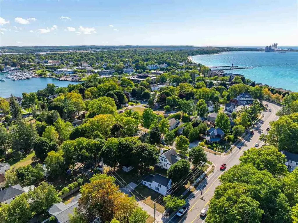 204 Petoskey, Charlevoix