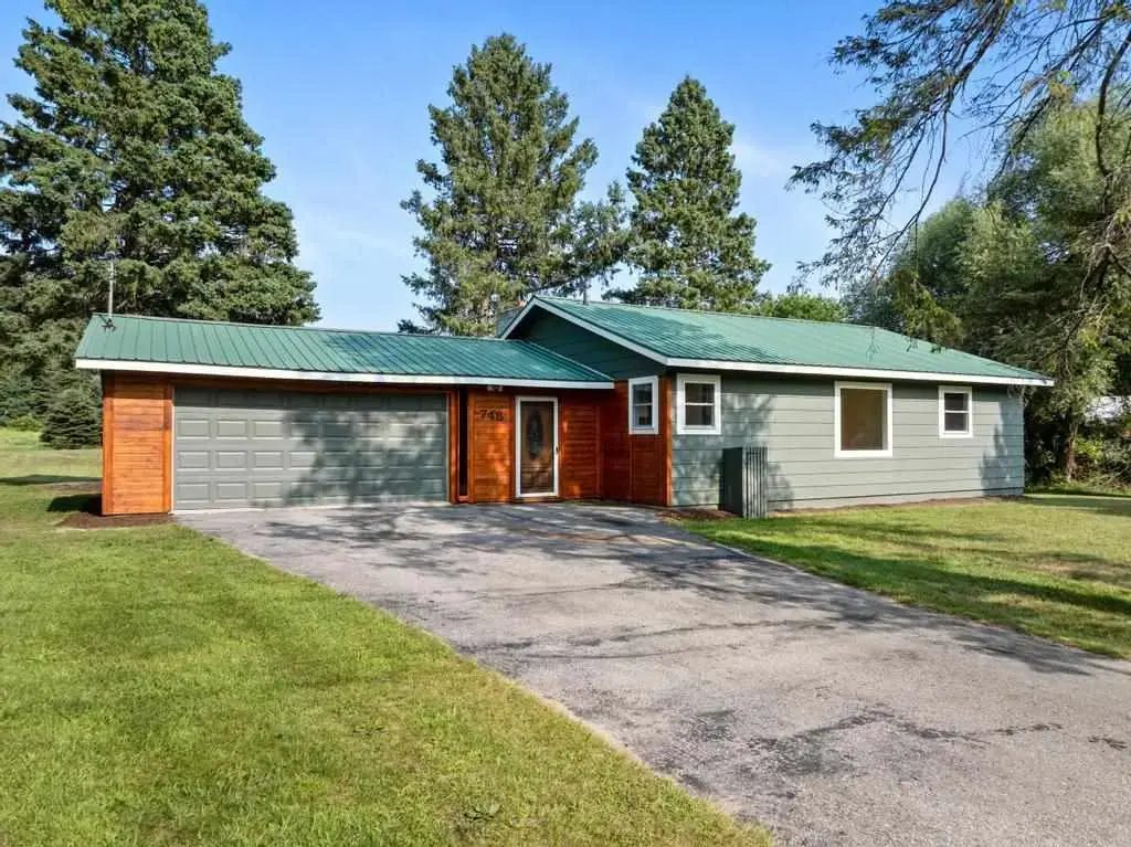 748 7th Street, East Jordan