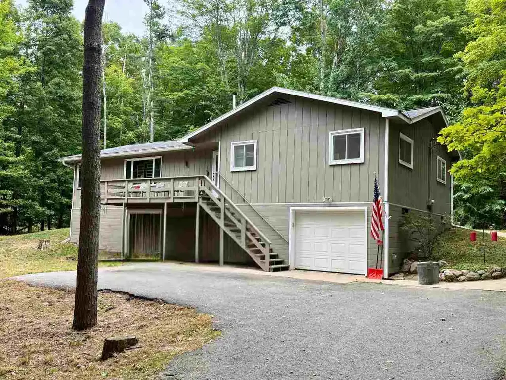 12678 Pa-be-shan Lane, Charlevoix