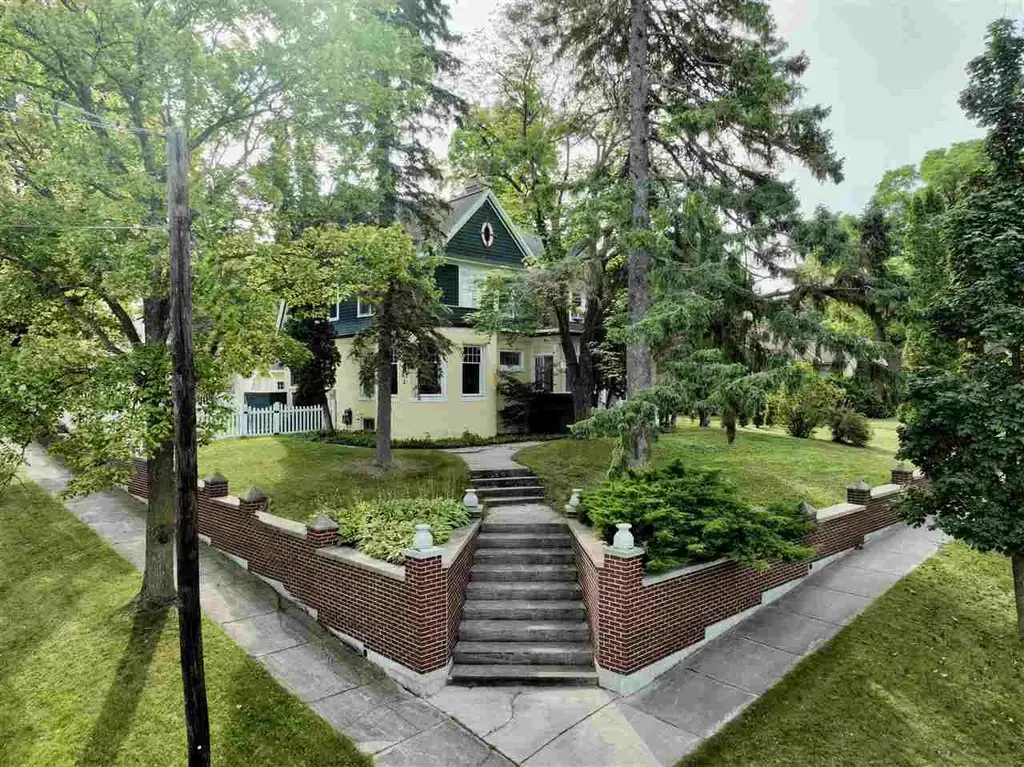 501 S Lake Street, Boyne City