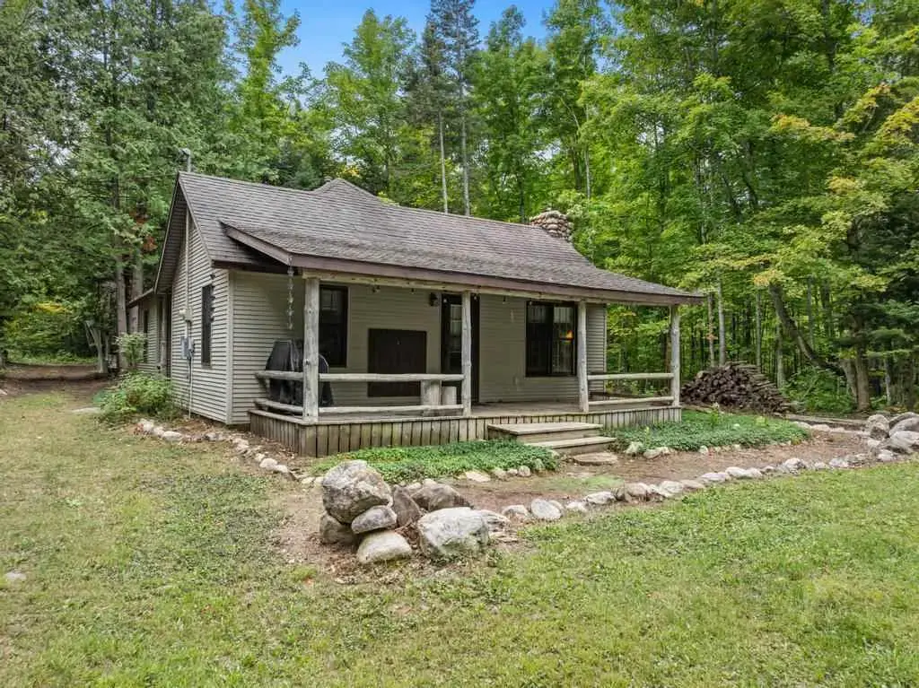 7151 Linsley Road, Mackinaw City