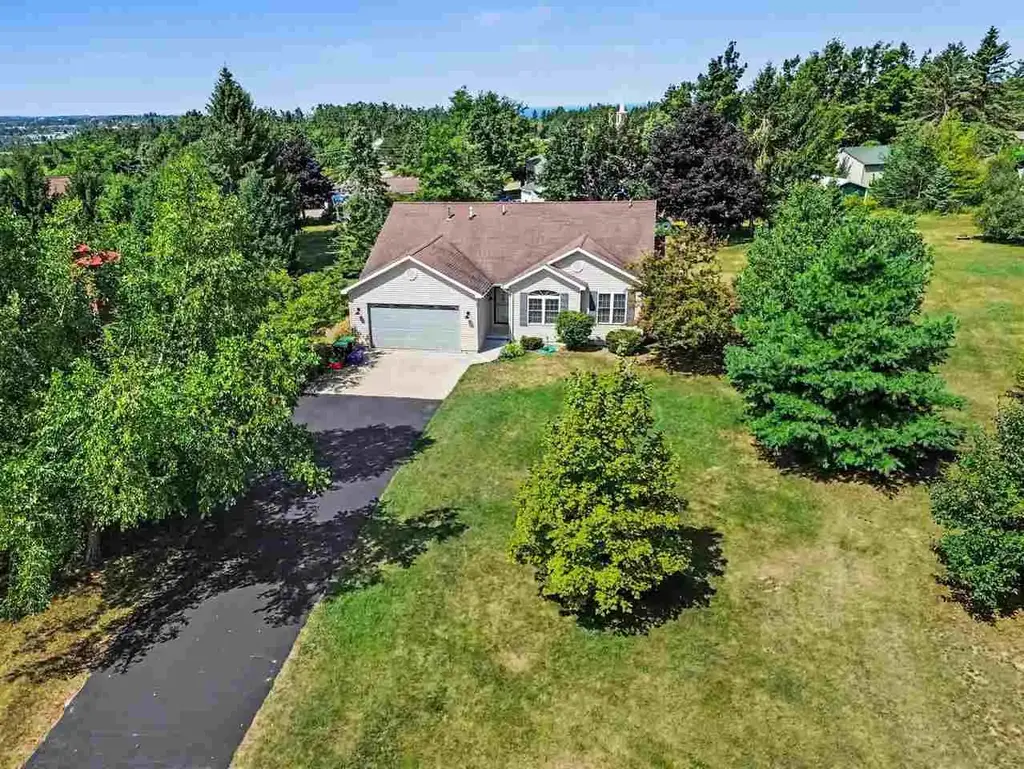 3914 Lorraine Drive, Petoskey