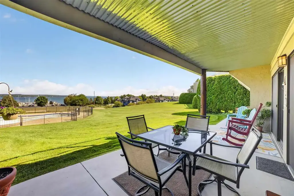 1022 Marina Bluff Dr., Charlevoix