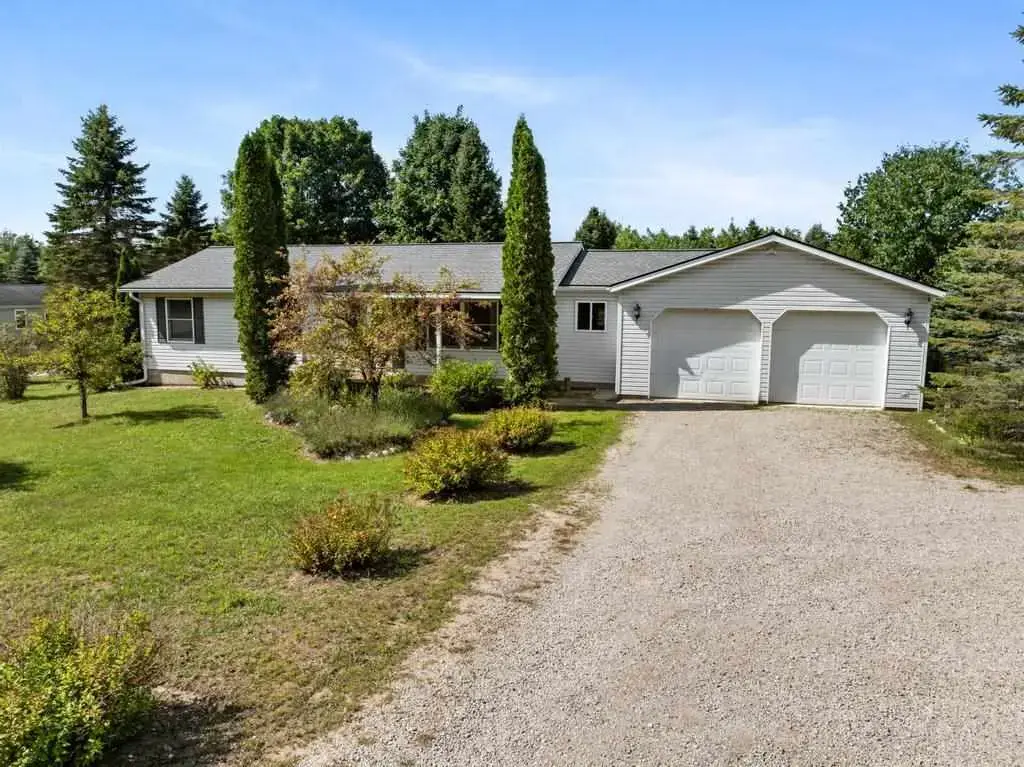 7126 S Pleasantview, Harbor Springs