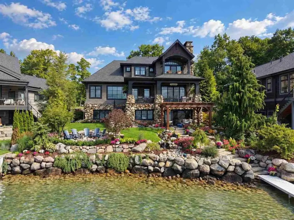 545 Bay Street, Boyne City